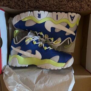 Nike Air -brand new never worn